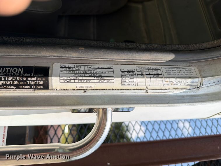 image for item DV2055 1998 Peterbilt 357 rollback truck