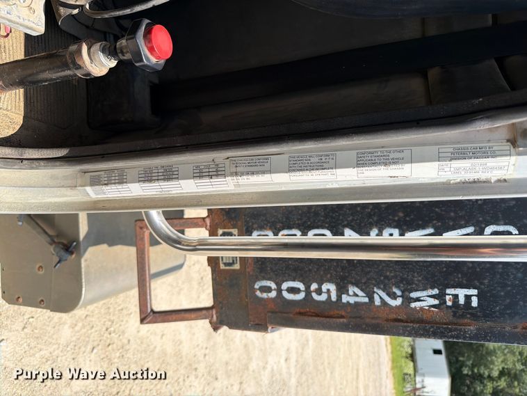 image for item DV2055 1998 Peterbilt 357 rollback truck