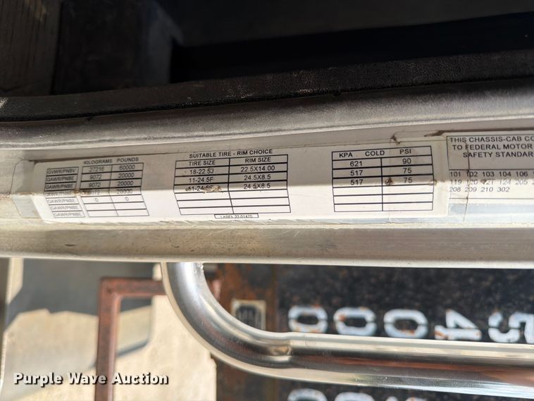 image for item DV2055 1998 Peterbilt 357 rollback truck