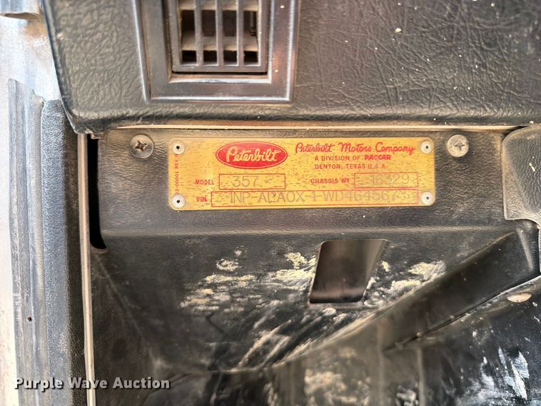 image for item DV2055 1998 Peterbilt 357 rollback truck