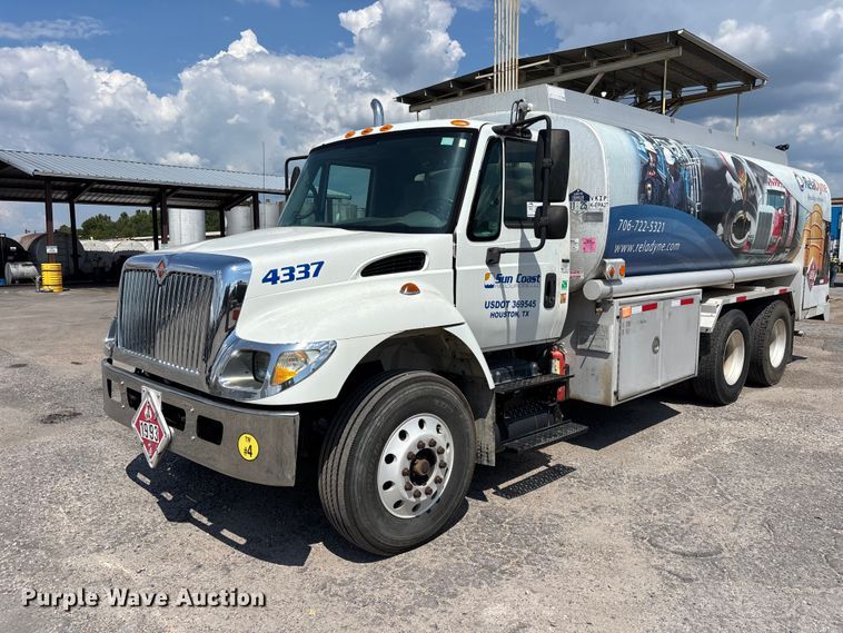 2005 International 7500 fuel truck