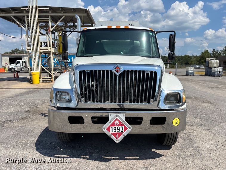 image for item DV7292 2005 International 7500 fuel truck