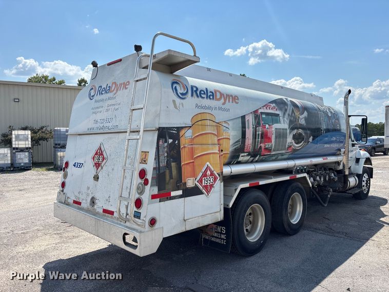 image for item DV7292 2005 International 7500 fuel truck