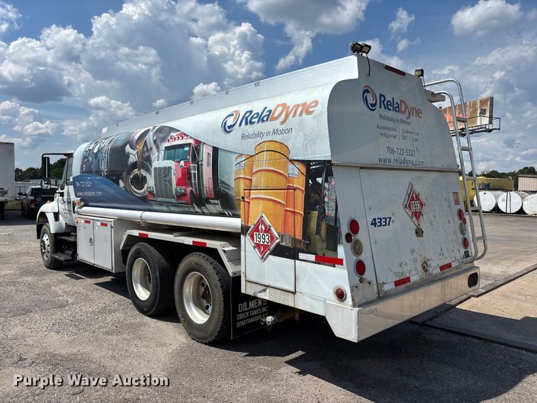 image for item DV7292 2005 International 7500 fuel truck