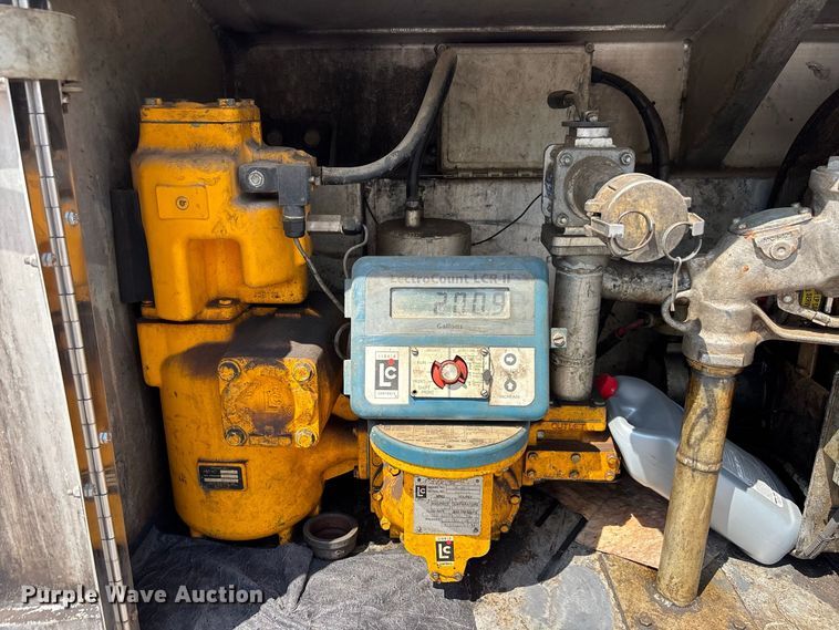 image for item DV7292 2005 International 7500 fuel truck