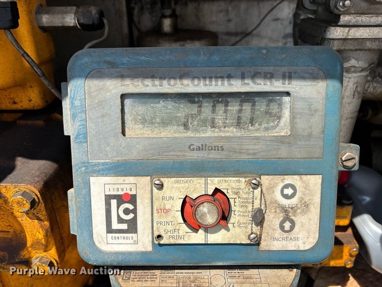 image for item DV7292 2005 International 7500 fuel truck