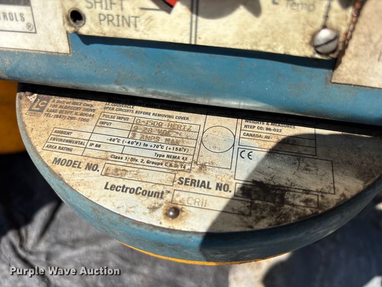 image for item DV7292 2005 International 7500 fuel truck