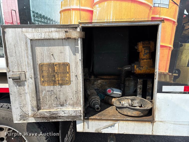 image for item DV7292 2005 International 7500 fuel truck
