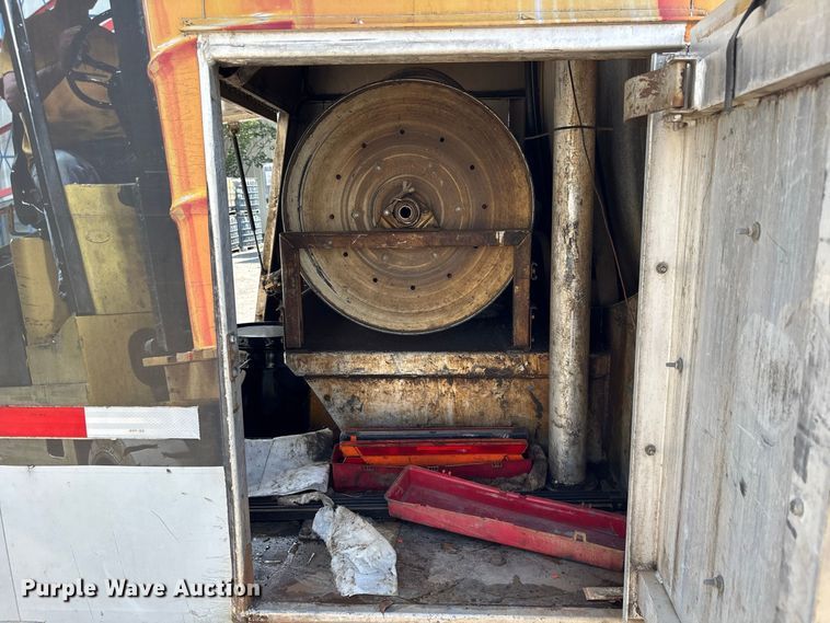 image for item DV7292 2005 International 7500 fuel truck