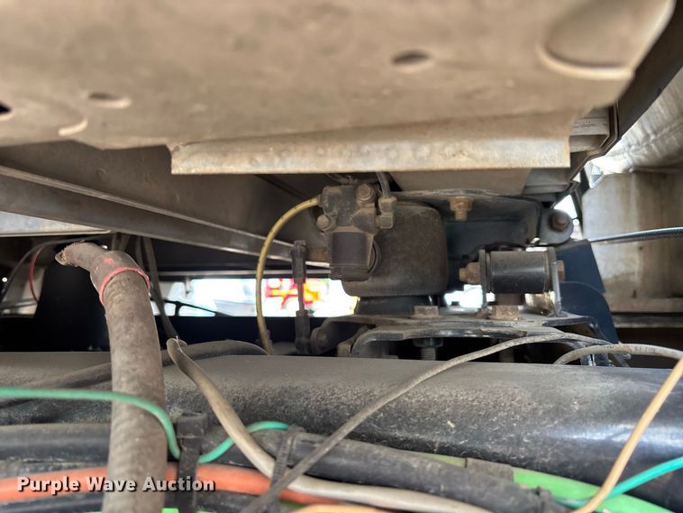 image for item DV7292 2005 International 7500 fuel truck