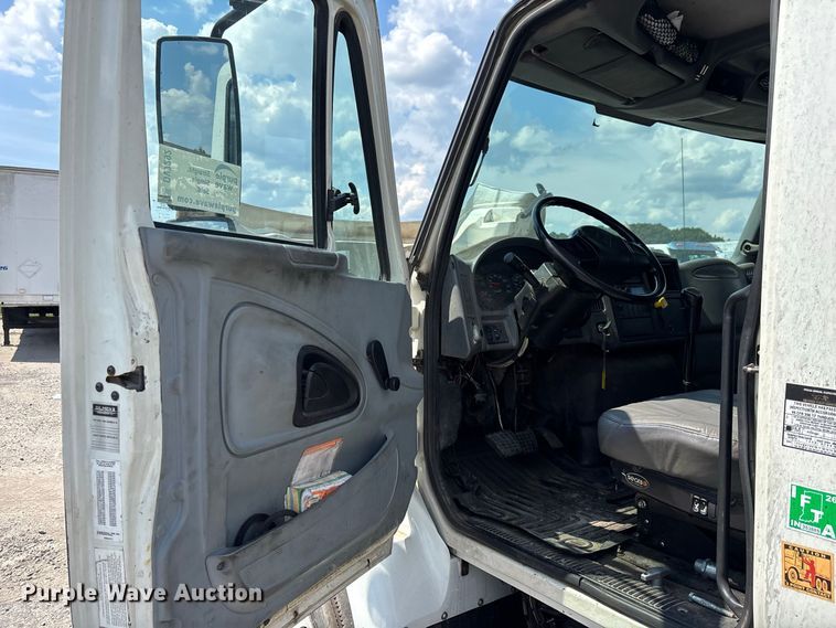 image for item DV7292 2005 International 7500 fuel truck