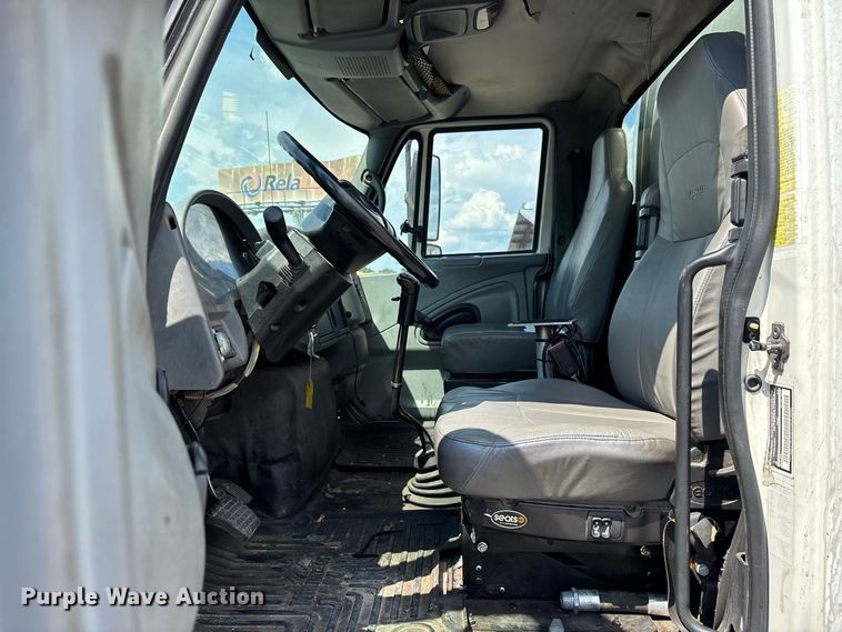 image for item DV7292 2005 International 7500 fuel truck