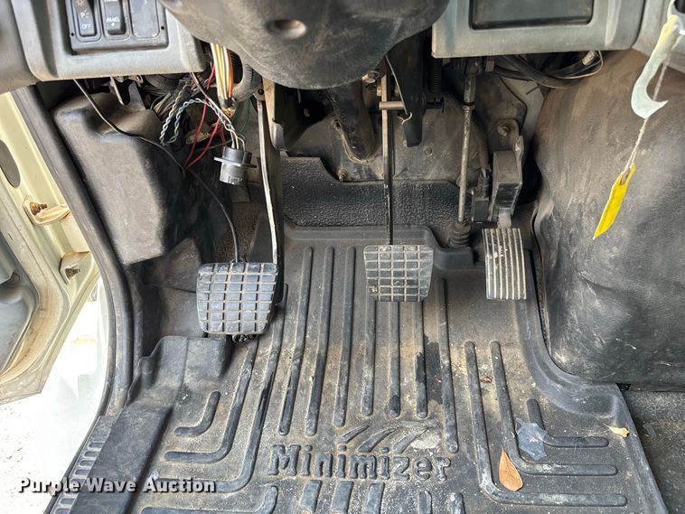 image for item DV7292 2005 International 7500 fuel truck