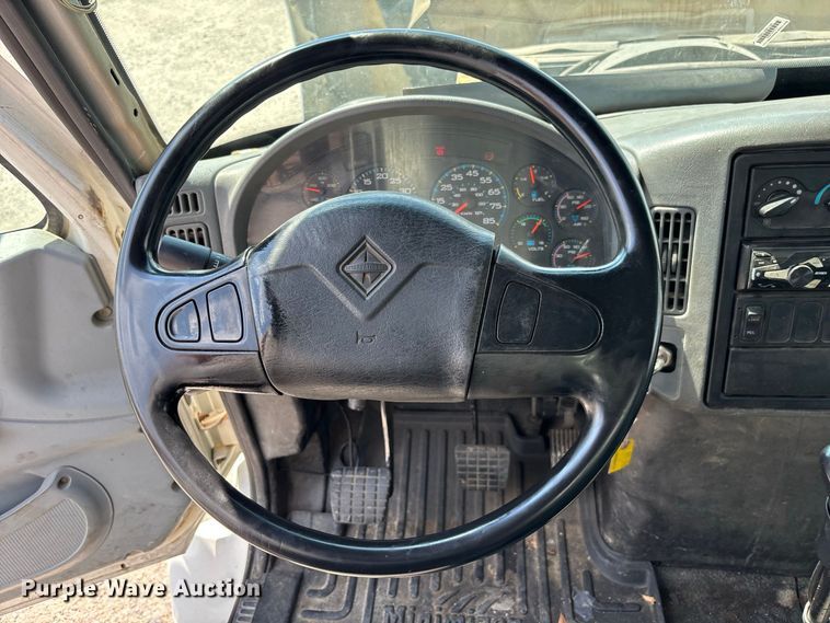 image for item DV7292 2005 International 7500 fuel truck