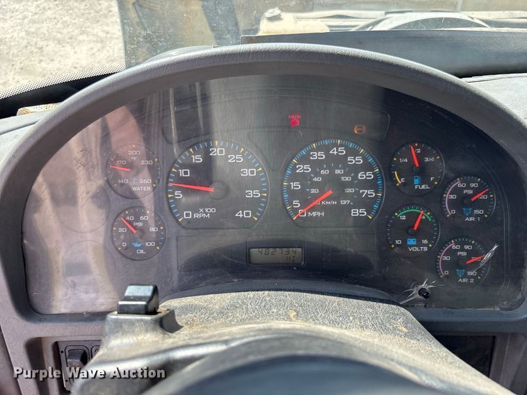 image for item DV7292 2005 International 7500 fuel truck