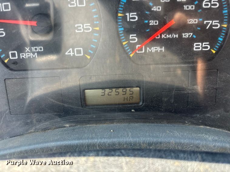 image for item DV7292 2005 International 7500 fuel truck