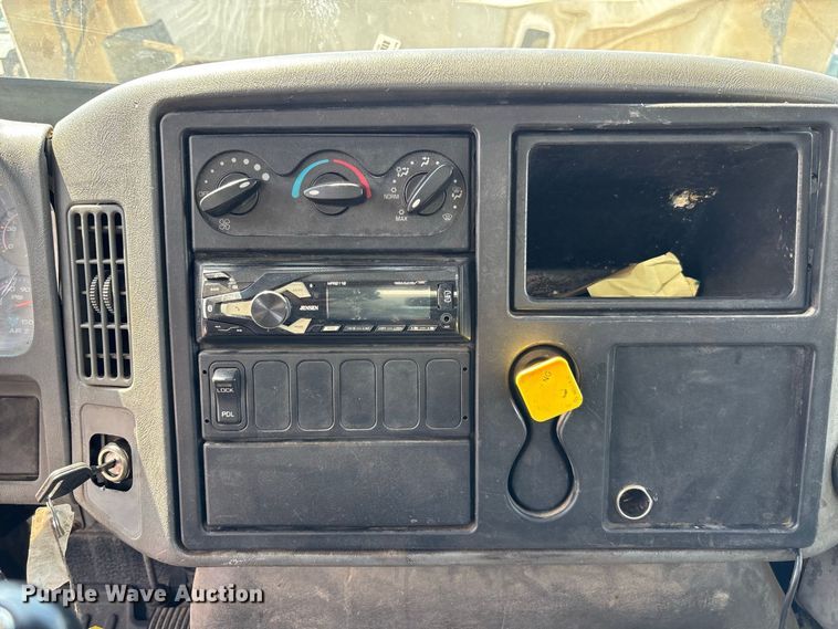 image for item DV7292 2005 International 7500 fuel truck