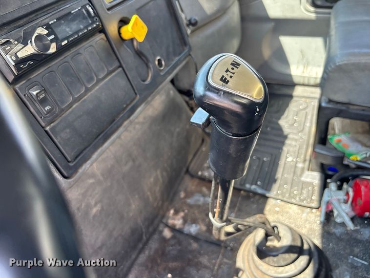 image for item DV7292 2005 International 7500 fuel truck