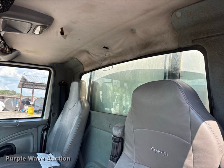 image for item DV7292 2005 International 7500 fuel truck