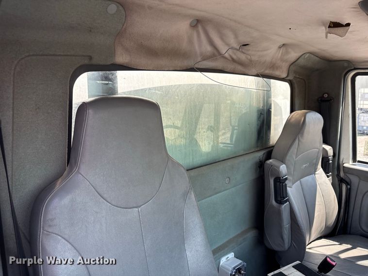 image for item DV7292 2005 International 7500 fuel truck
