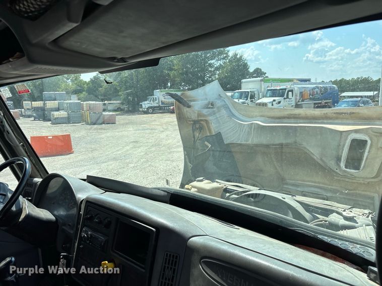 image for item DV7292 2005 International 7500 fuel truck