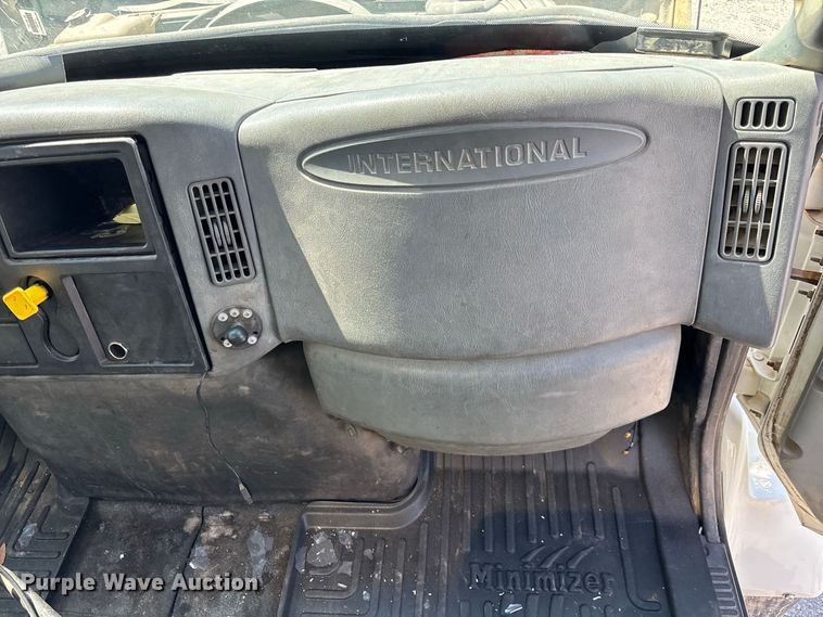 image for item DV7292 2005 International 7500 fuel truck