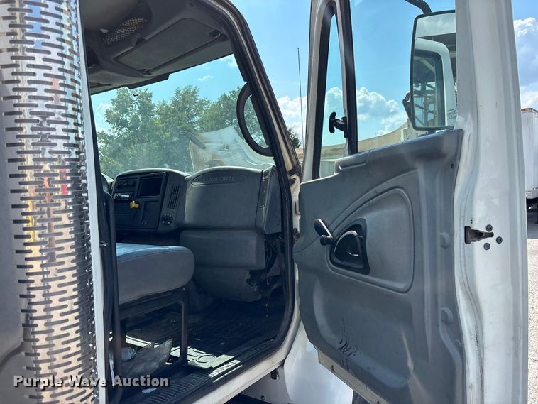 image for item DV7292 2005 International 7500 fuel truck