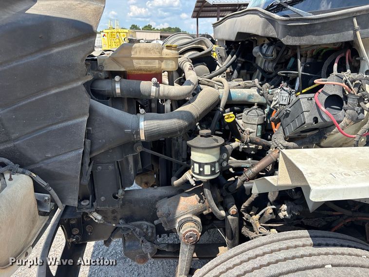 image for item DV7292 2005 International 7500 fuel truck