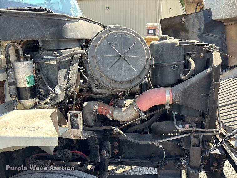 image for item DV7292 2005 International 7500 fuel truck