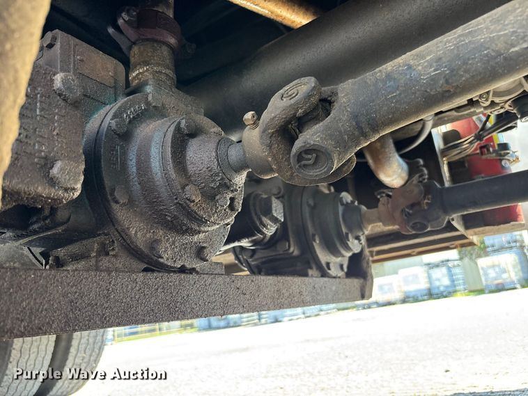 image for item DV7292 2005 International 7500 fuel truck