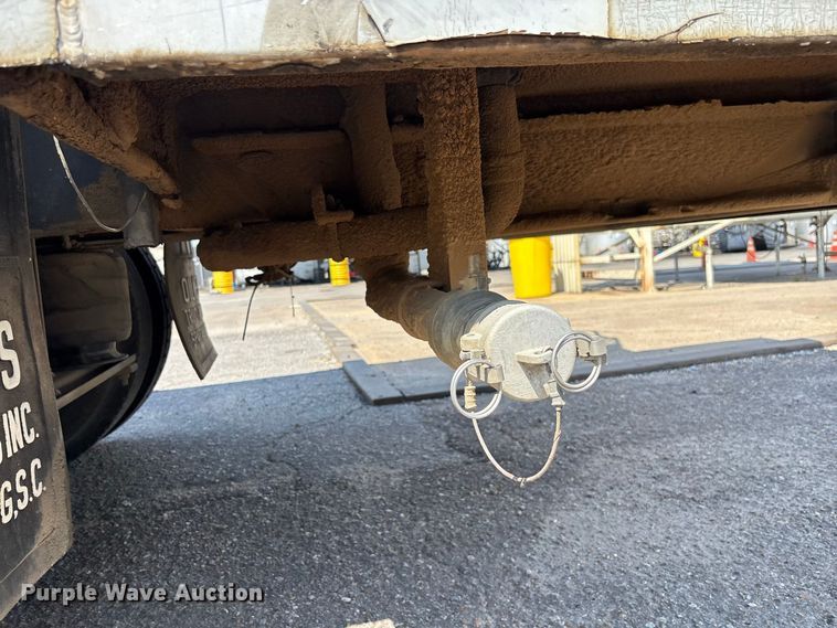 image for item DV7292 2005 International 7500 fuel truck
