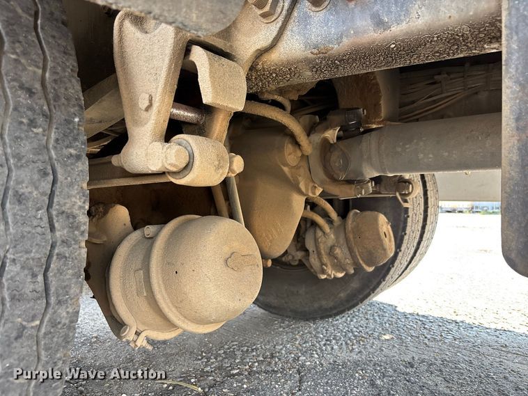 image for item DV7292 2005 International 7500 fuel truck