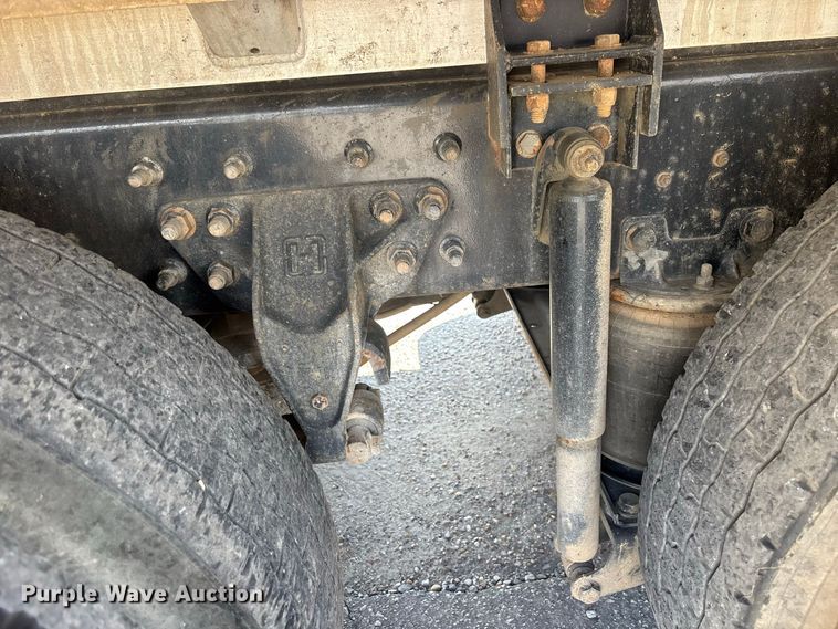 image for item DV7292 2005 International 7500 fuel truck