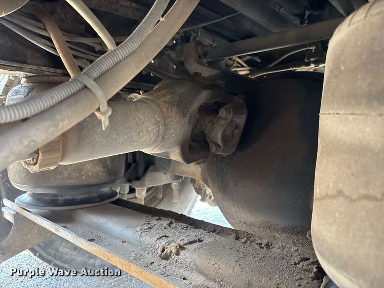 image for item DV7292 2005 International 7500 fuel truck