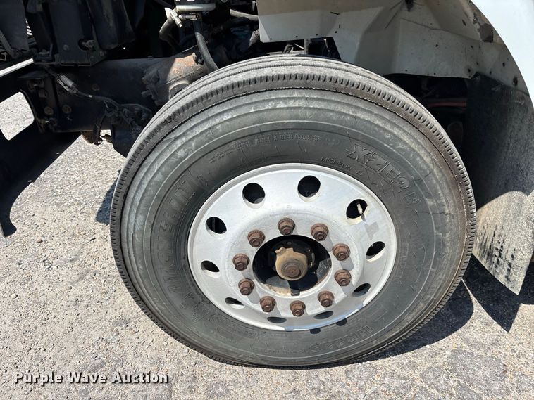 image for item DV7292 2005 International 7500 fuel truck