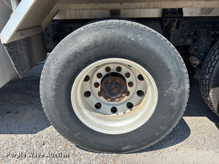 image for item DV7292 2005 International 7500 fuel truck