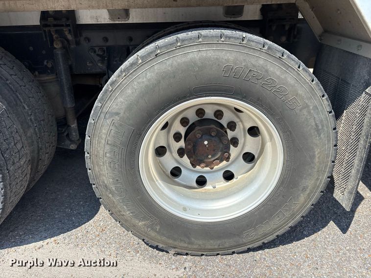 image for item DV7292 2005 International 7500 fuel truck