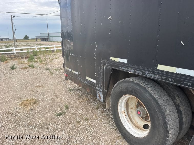 image for item DY3083 1982 Kentucky Trailers dry van trailer
