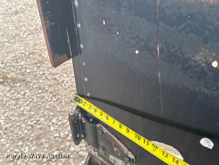 image for item DY3083 1982 Kentucky Trailers dry van trailer