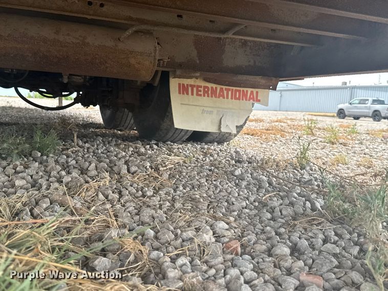 image for item DY3083 1982 Kentucky Trailers dry van trailer