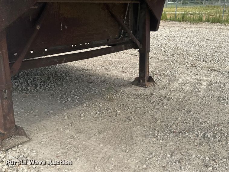 image for item DY3083 1982 Kentucky Trailers dry van trailer