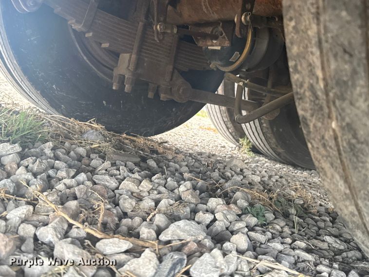 image for item DY3083 1982 Kentucky Trailers dry van trailer