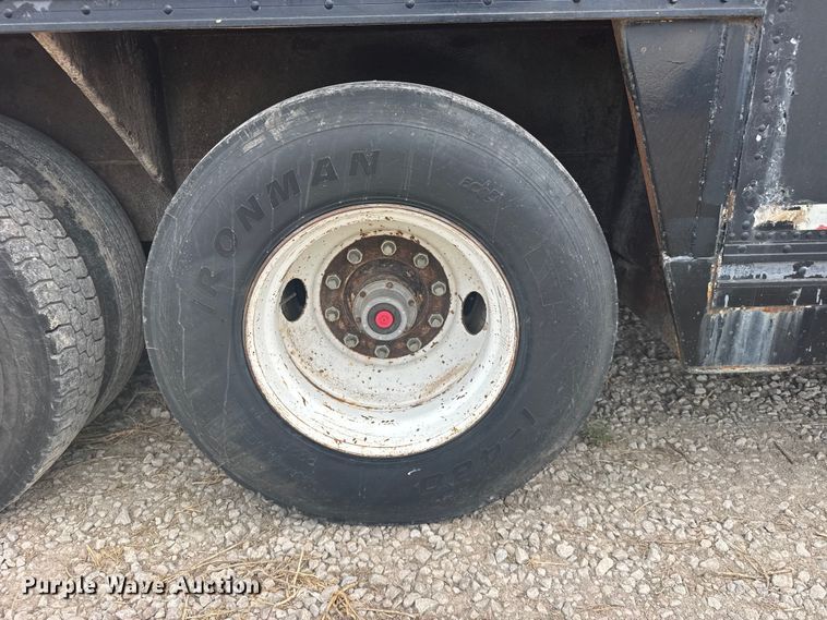 image for item DY3083 1982 Kentucky Trailers dry van trailer