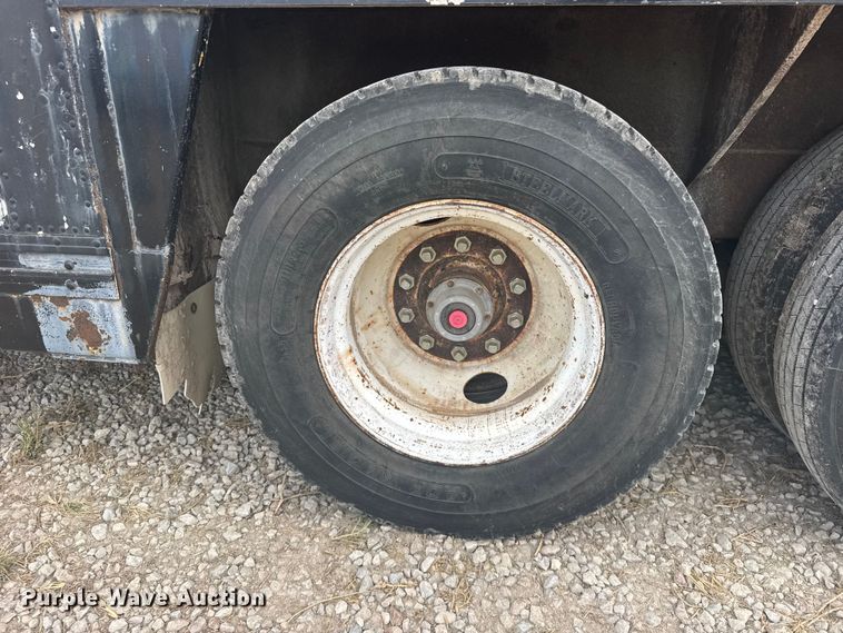 image for item DY3083 1982 Kentucky Trailers dry van trailer