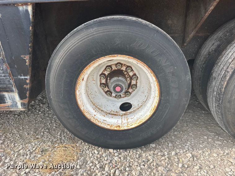 image for item DY3083 1982 Kentucky Trailers dry van trailer