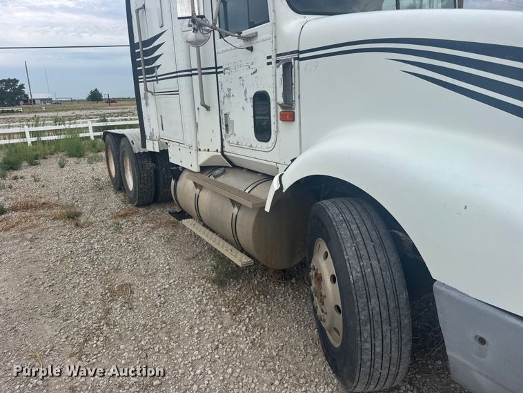 image for item DY3084 1990 International 9400 semi truck
