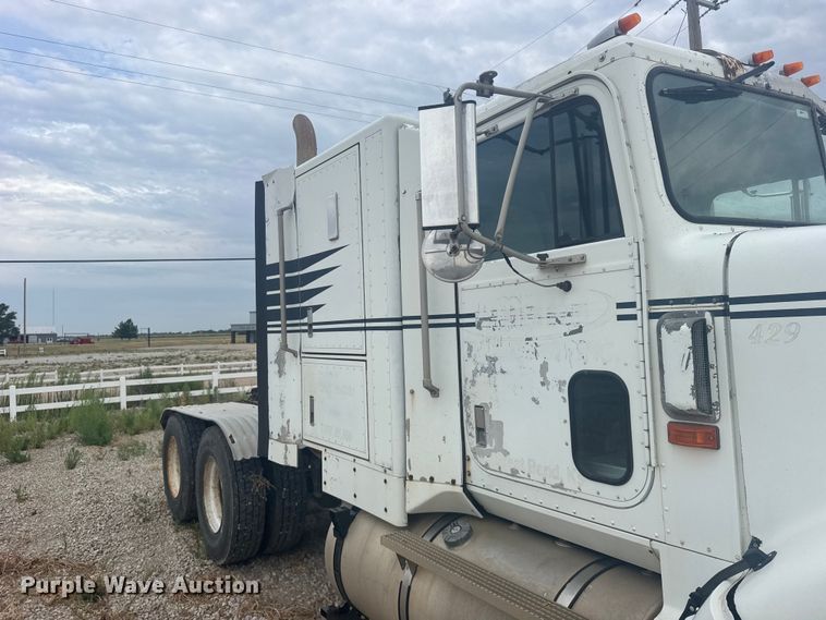image for item DY3084 1990 International 9400 semi truck