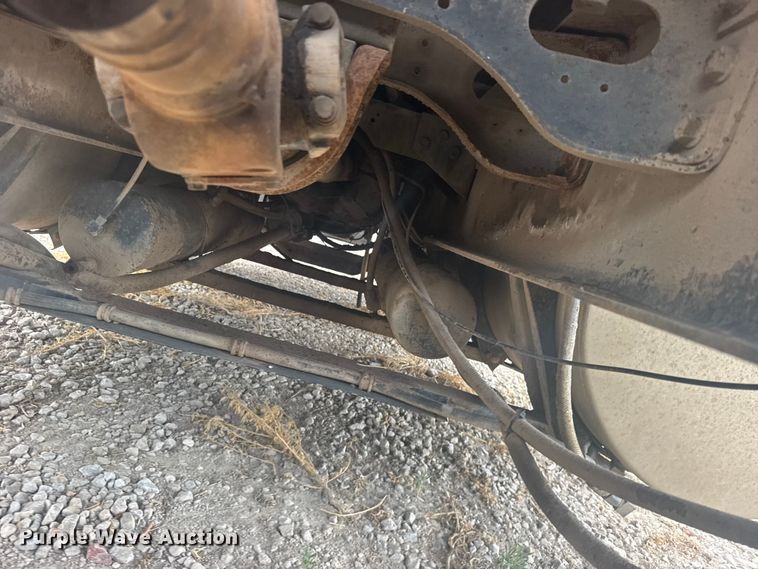 image for item DY3084 1990 International 9400 semi truck