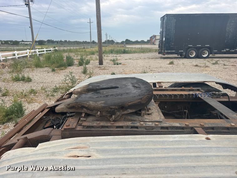 image for item DY3084 1990 International 9400 semi truck