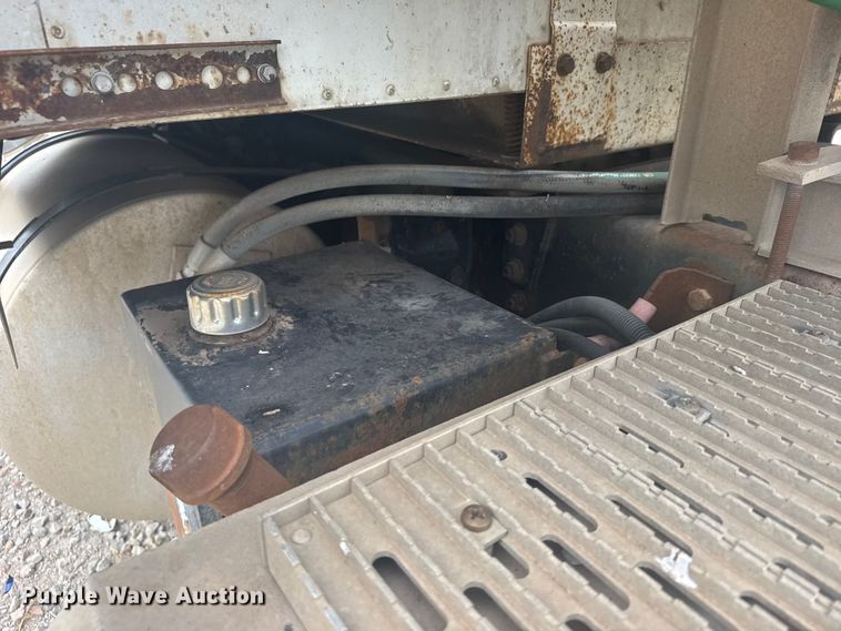 image for item DY3084 1990 International 9400 semi truck